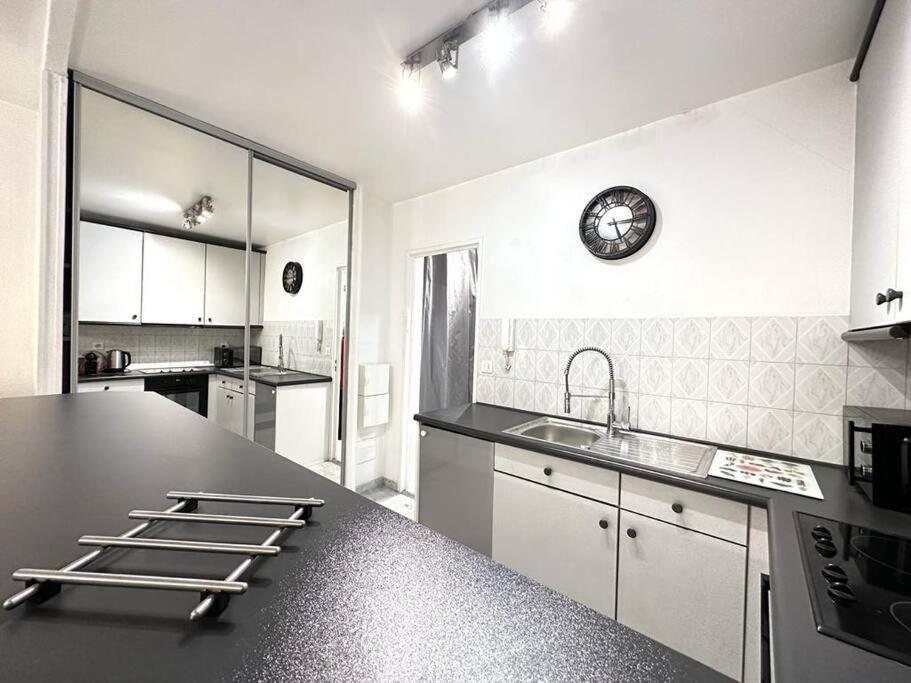Beau Studio Centre Juan Les Pins A 300M Des Plages アンティーブ エクステリア 写真